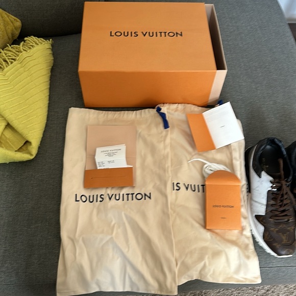 Like new Run Away sneaker combine 3 different L Vuitton signature Monogram canva - Picture 6 of 7